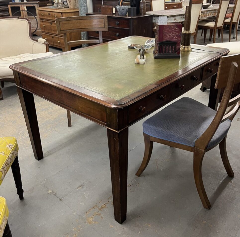 English Partners Desk