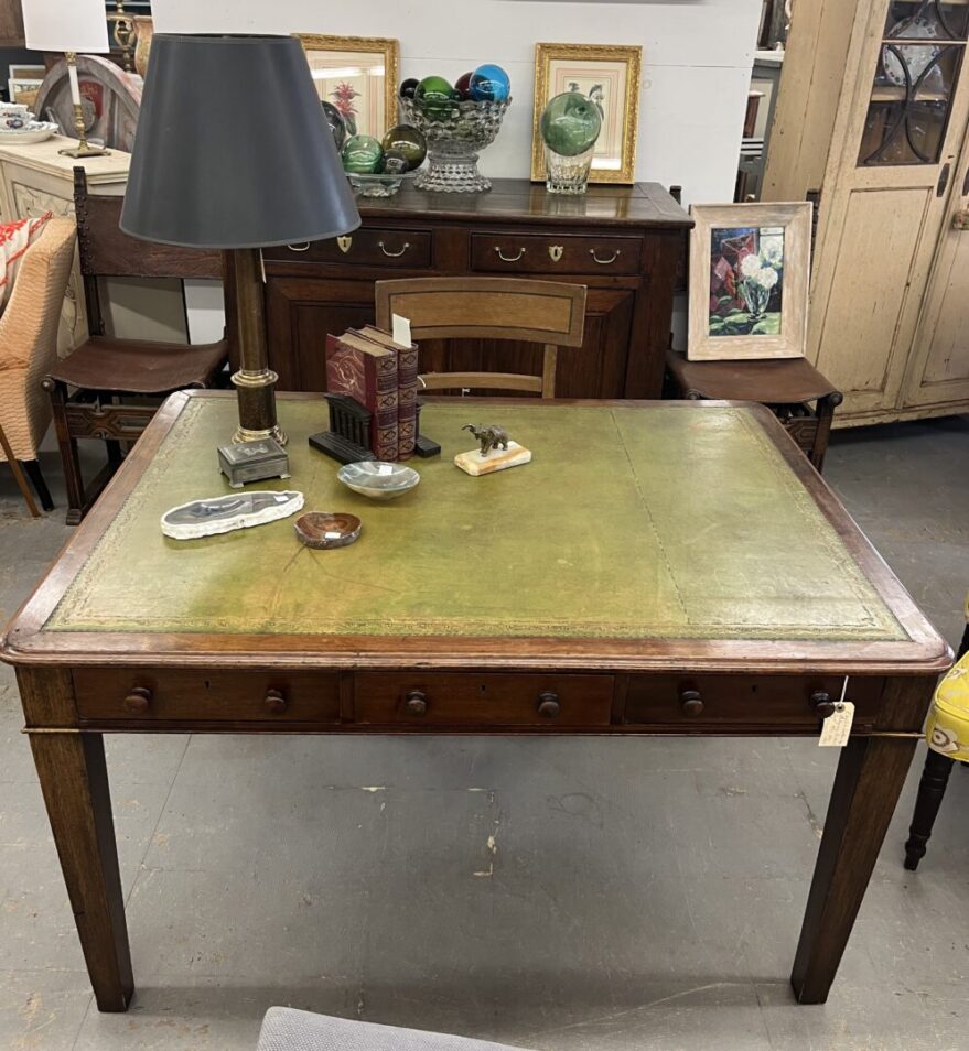 English Partners Desk