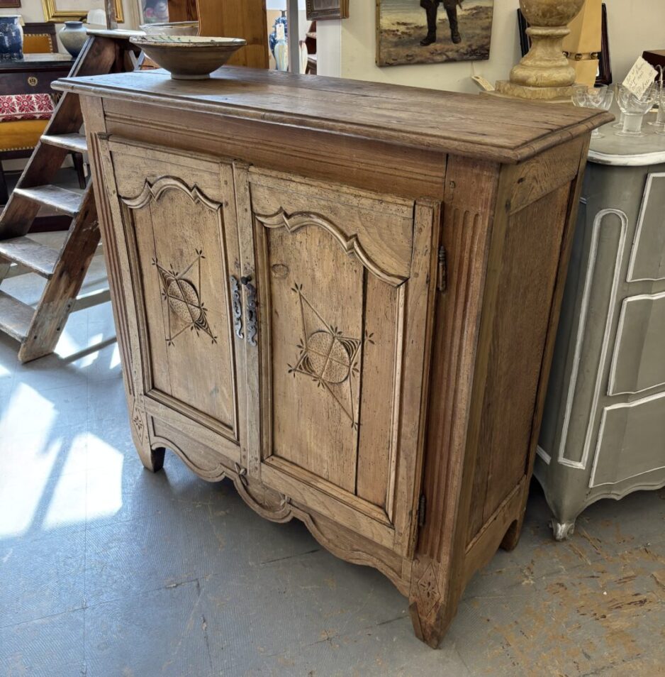 Small Oak Server with Carved Doors